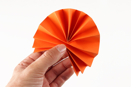 Pequeñas calabazas de papel