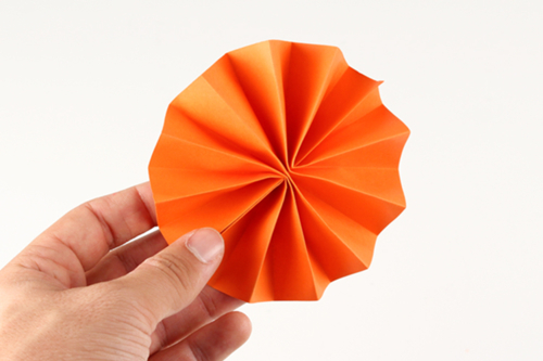 Pequeñas calabazas de papel