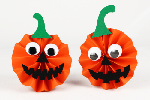 Pequeñas calabazas de papel