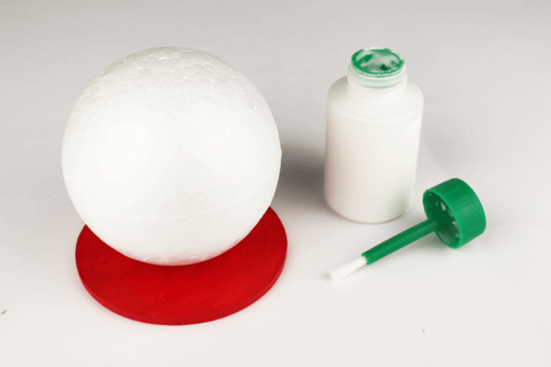 Muñeco de nieve con cubo en la cabeza