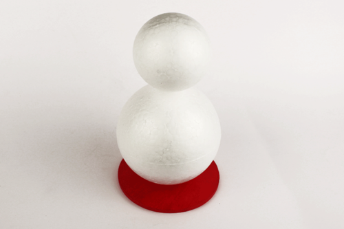 Muñeco de nieve con cubo en la cabeza