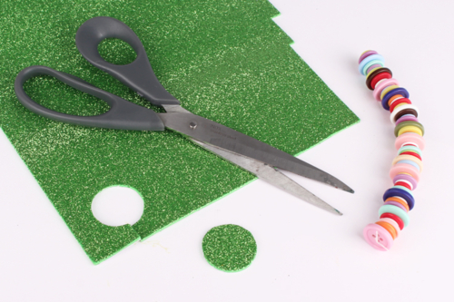 Fabricar una oruga con botones