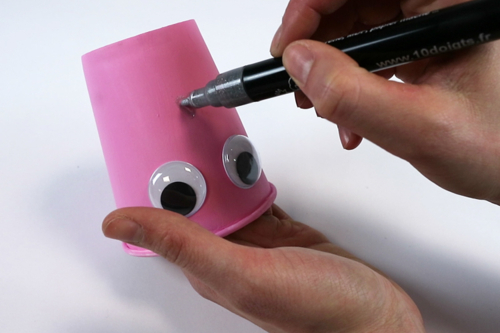 Fabricar un móvil pulpo con un vaso