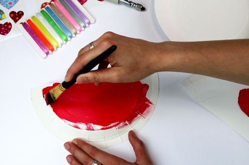 Portacorreos con platos de cartón