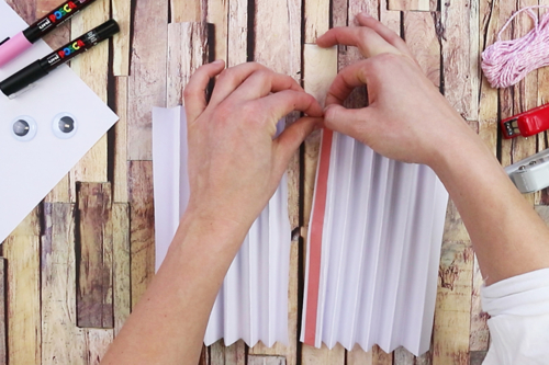 Conejito lindo de papel