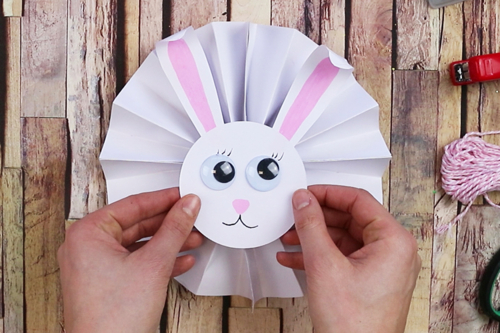 Conejito lindo de papel