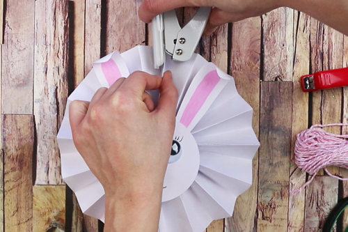 Conejito lindo de papel