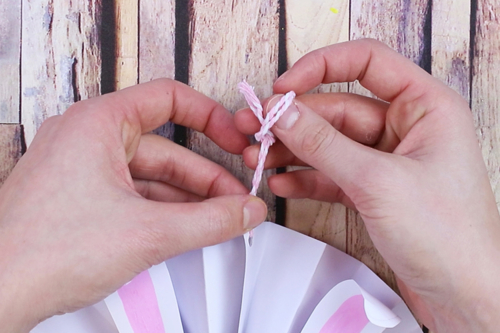 Conejito lindo de papel