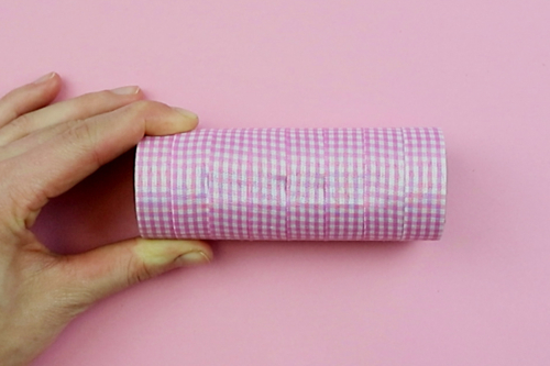 Smartphone Stand with a Cardboard Roll