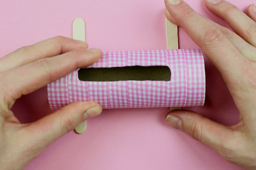 Smartphone Stand with a Cardboard Roll