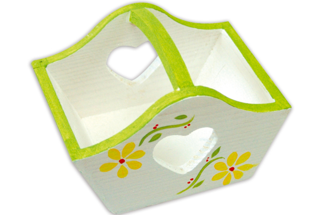 Wooden Heart Cut-Out Basket - 3 - Wooden Baskets - 10doigts.com - Paniers en bois à décorer - 10doigts.fr