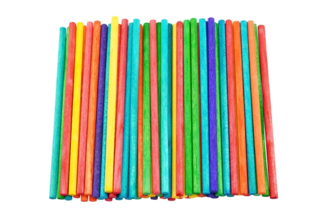Assorted Colored Wood Sticks - 60 Pieces - 4 - Wooden Sticks and Rods - 10doigts.com - Bâtonnets et tiges en bois - 10doigts.fr