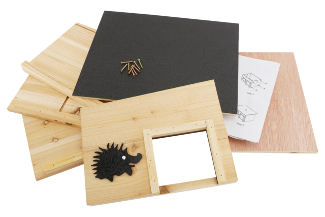 Wooden Hedgehog House - 2 - Gardening for Kids - 10doigts.com - Jardinage enfants - 10doigts.fr
