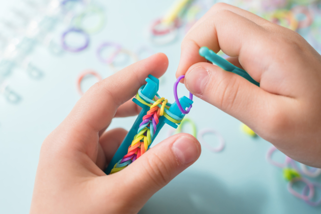 Loom Elastic Bracelets Kit - 4000 Pieces - 4 - Elastic Bracelets - 10doigts.com - Bracelets en élastiques - 10doigts.fr