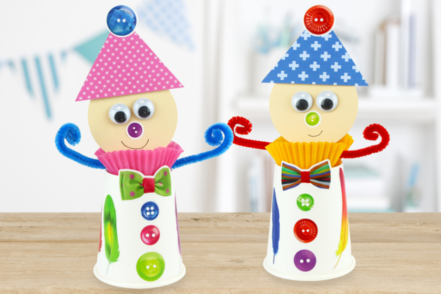 Arlequin mignon avec un gobelet en carton - Décorations de table - 10doigts.fr