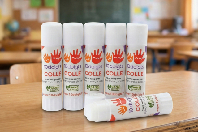 10doigts White Glue Stick (21 g format) - 1 - School Glues - 10doigts.com - Colles scolaires : bâton, blanche, gel et colle forte - 10doigts.fr