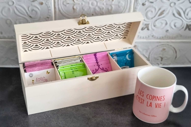 Tea Box with Perforated Lid - 3 - Wooden Boxes - 10doigts.com - Boîtes en bois à décorer - 10doigts.fr