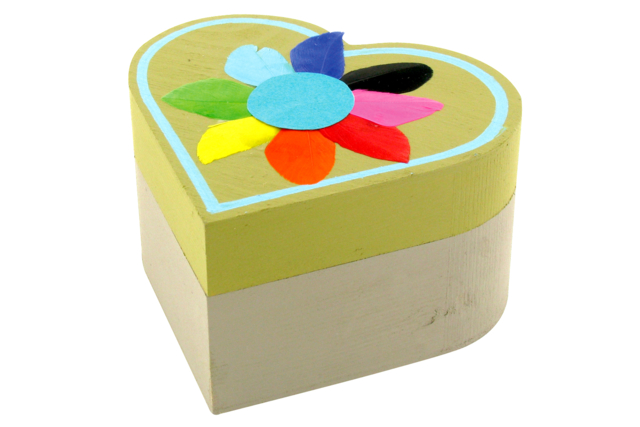 Wooden Heart Box with Magnetic Closure - 3 - Wooden Boxes - 10doigts.com - Boîtes en bois à décorer - 10doigts.fr