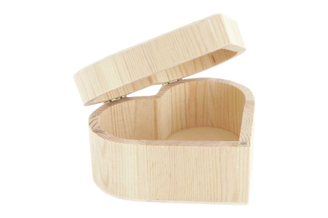 Wooden Heart Box with Magnetic Closure - 1 - Wooden Boxes - 10doigts.com - Boîtes en bois à décorer - 10doigts.fr