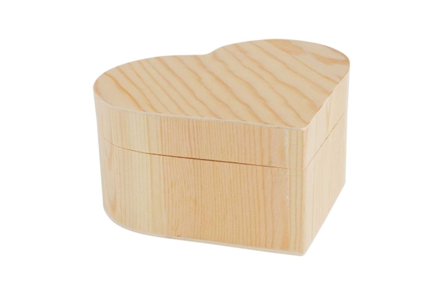 Wooden Heart Box with Magnetic Closure - 4 - Wooden Boxes - 10doigts.com - Boîtes en bois à décorer - 10doigts.fr