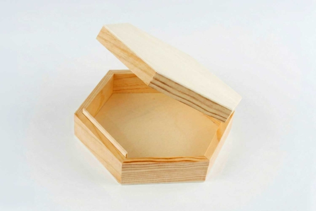 Wooden Hexagonal Box - 16 x 14 cm - 1 - Wooden Boxes - 10doigts.com - Boîtes en bois à décorer - 10doigts.fr