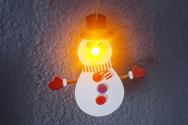 muñeco luminoso para árbol - Guirlandes et suspensions de Noël - 10doigts.fr