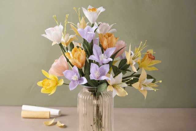 Ramo Pastel Primaveral a Crear - Fleurs en papier crépon : créez des bouquets éternels - 10doigts.fr