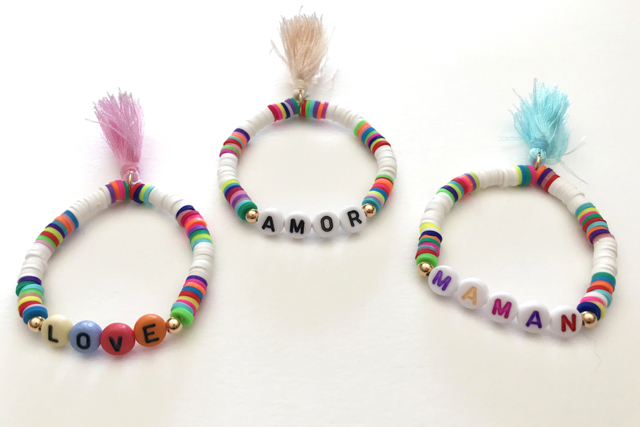 Colored Background Black Alphabet Beads - 300 Beads - 3 - Message Jewelry - 10doigts.com - Bijoux messages - 10doigts.fr