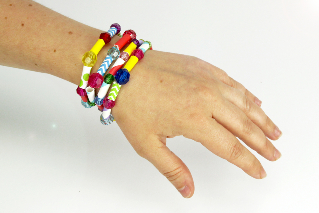 pulseras para niños con pajitas de cartón - Vaisselle jetable et réutilisable - 10doigts.fr