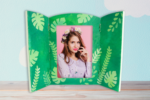 Wooden Folding Frame with Glass - 2 - Wooden Photo Frames - 10doigts.com - Cadres photo en bois à décorer - 10doigts.fr