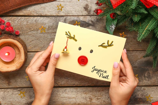 Round Plastic Buttons in Christmas Colors - 300 Pieces - 4 - Buttons - 10doigts.com - Boutons fantaisie et décoratifs pour tous vos DIY - 10doigts.fr
