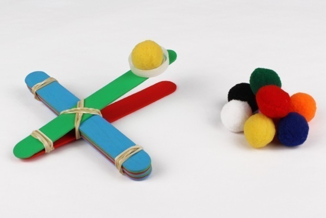 Colored Wooden Craft Sticks - 4 - Wooden Accessories - 10doigts.com - Accessoires en bois - 10doigts.fr