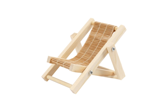 Silla de playa plegable de madera en miniatura - Univers Miniature : maison de poupée et miniatures - 10doigts.fr