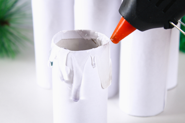 Glue Gun + 2 Glue Sticks - 2 - School Glues - 10doigts.com - Colles scolaires : bâton, blanche, gel et colle forte - 10doigts.fr