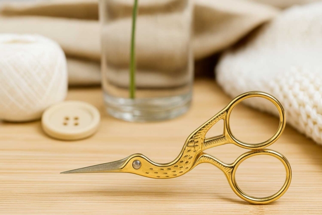 Golden Stork Embroidery Scissors - 9 cm - 1 - Haberdashery Tools - 10doigts.com - Outils de mercerie - 10doigts.fr