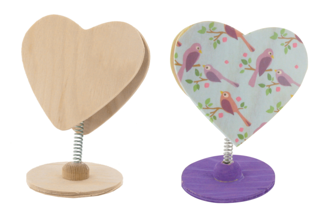Wooden Heart Memo Clip - 1 - Decorative Photo Frames - 10doigts.com - Cadres et clips photos : des supports uniques pour afficher vos souvenirs - 10doigts.fr