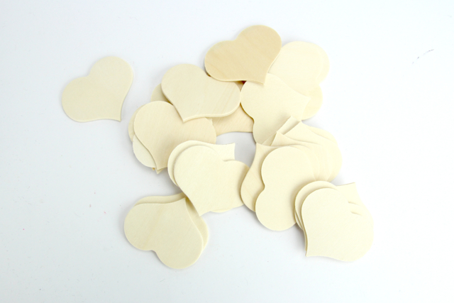 Natural Wooden Hearts - 3 - Raw Wood Decor - 10doigts.com - Décorations en bois brut : tranches et bois naturel déco - 10doigts.fr