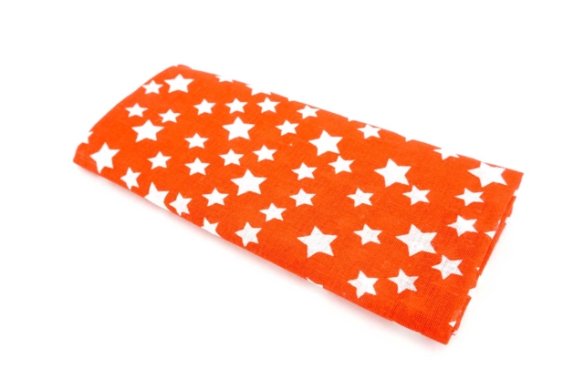 Printed Cotton Fabric Coupon with White Stars on Red Background - 43 x 53 cm - 1 - Fabric Coupons - 10doigts.com - Coupons de tissus - 10doigts.fr