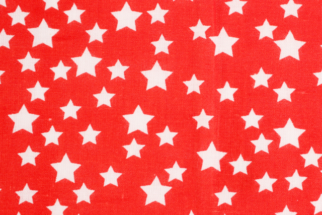 Printed Cotton Fabric Coupon with White Stars on Red Background - 43 x 53 cm - 2 - Fabric Coupons - 10doigts.com - Coupons de tissus - 10doigts.fr