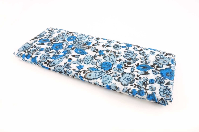 Printed Fabric Coupon - Blue Flowers - 43 x 53 cm - 1 - Fabric Coupons - 10doigts.com - Coupons de tissus - 10doigts.fr