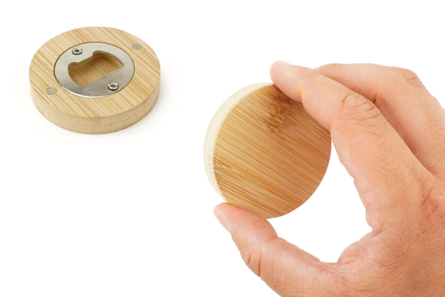 Magnetic Wooden Bottle Opener - 2 - Wooden Objects for the Kitchen - 10doigts.com - Objets en bois à décorer pour la cuisine - 10doigts.fr