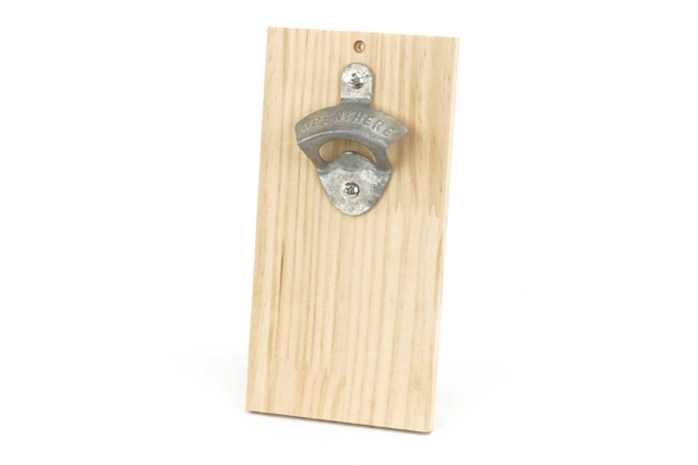 Wooden Wall Bottle Opener - 1 - Wooden Objects for the Kitchen - 10doigts.com - Objets en bois à décorer pour la cuisine - 10doigts.fr