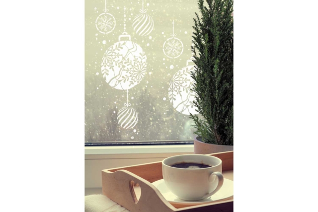 Christmas Bauble Stencil - 20 x 30 cm - 2 - Party Stencils - 10doigts.com - Pochoirs de fêtes : l’accessoire idéal pour célébrer chaque moment de l’année - 10doigts.fr