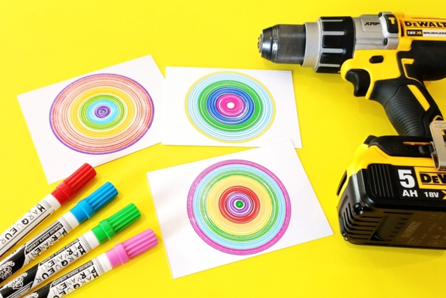 Dibujar círculos de colores con un atornillador - Marqueurs permanents : une tenue indélébile sur toutes les surfaces - 10doigts.fr
