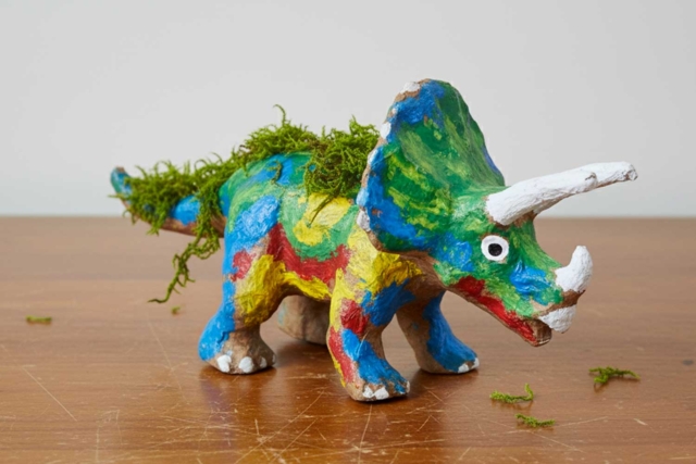 Papier Mâché Triceratops - 2 - Cardboard Animals - 10doigts.com - Animaux en carton - 10doigts.fr
