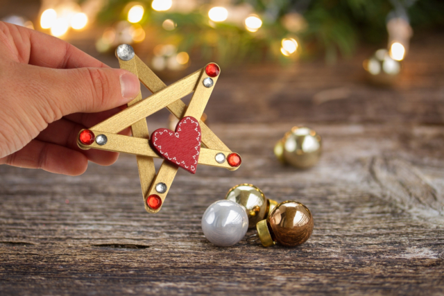 Decorated Wooden Christmas Shapes - 8 Pieces - 3 - Painted Wooden Decor - 10doigts.com - Déco en bois peint - 10doigts.fr