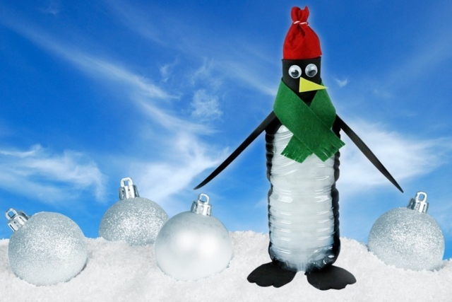 Hacer un pingüino con una botella de agua - Feuilles de feutrine - 10doigts.fr