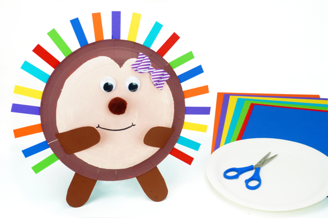 Erizo con un plato y tiras de papel - Papiers colorés - 10doigts.fr