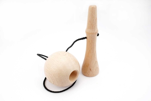 Wooden Bilboquet - Made in France - 3 - Wooden Games and Toys - 10doigts.com - Jeux et Jouets en bois à décorer - 10doigts.fr