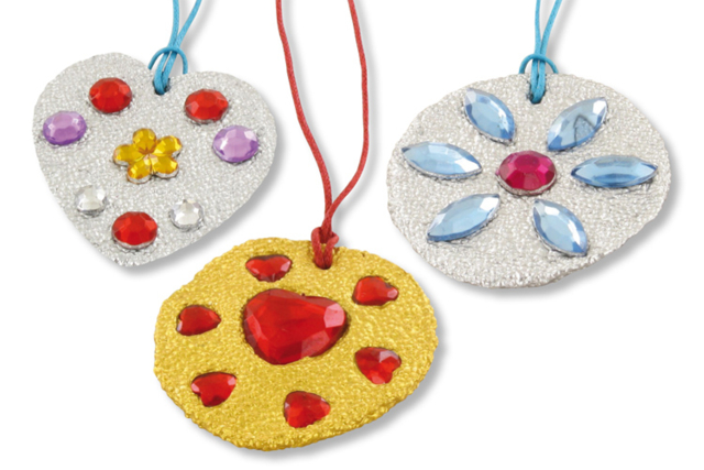 Modeling Medallions Kit - 12 Pieces - 3 - Jewelry and Keychains to Make - 10doigts.com - Bijoux et porte-clés à fabriquer pour la fête des Mères - 10doigts.fr